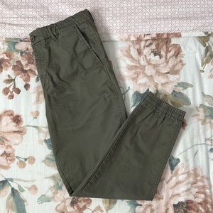 Uniqlo olive green jogger chinos (size M, waist 30-33)